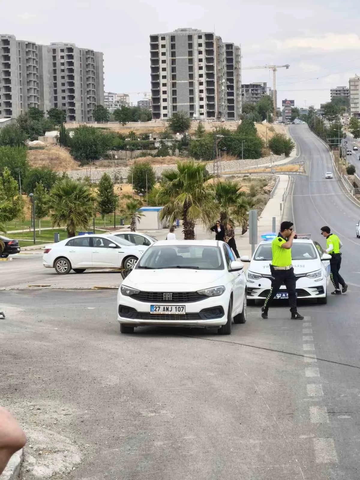 Adıyaman’da otomobil ile motosikletin çarpışması sonucu meydana gelen kazada 1 kişi yaralandı.
