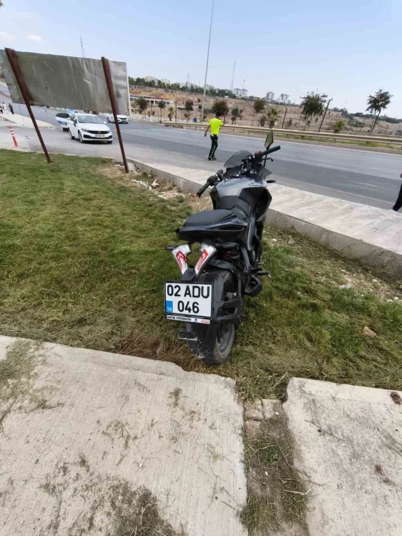 Adıyaman’da otomobil ile motosikletin çarpışması sonucu meydana gelen kazada 1 kişi yaralandı.