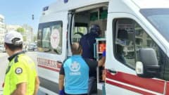 Adıyaman Atatürk Bulvarı Meydan Kavşağı’nda otomobil ile motosikletin çarpıştığı kaza sonrası olay yeri