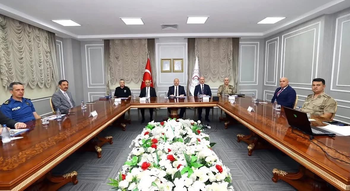 Adıyaman’da 2026-2027 akademik yılının başlaması dolayısıyla "Üniversitelerde huzur ve güveni artırma" toplantısı gerçek