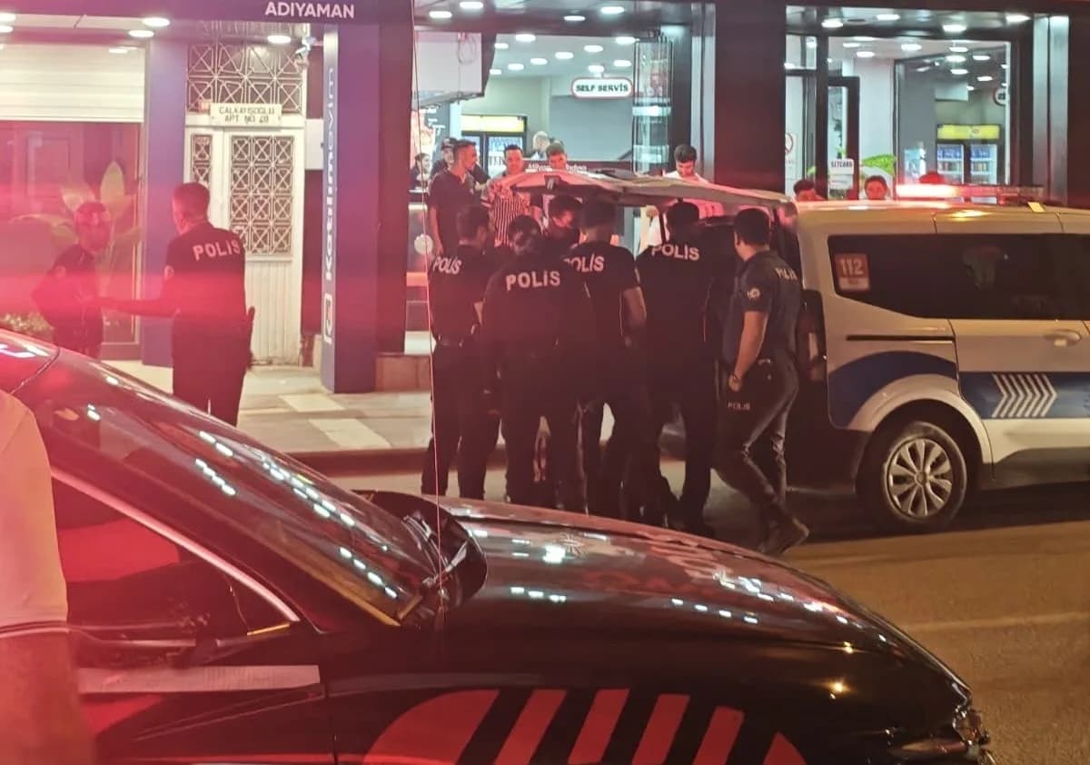 Adıyaman’da, iki grup arasında çıkan kavgada 1 kişi yaralandı.