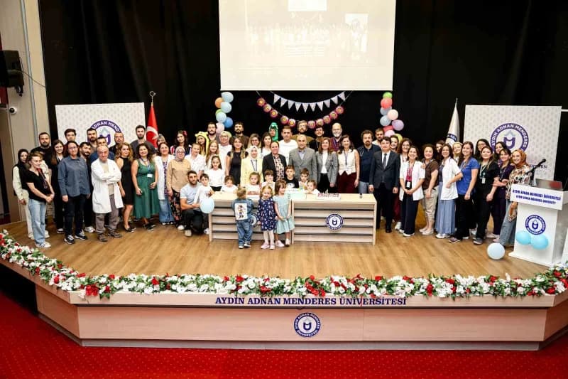 Aydın Adnan Menderes Üniversitesi’nde fenilketonürili çocuklar için düzenlenen doğum günü etkinliğinden bir kare