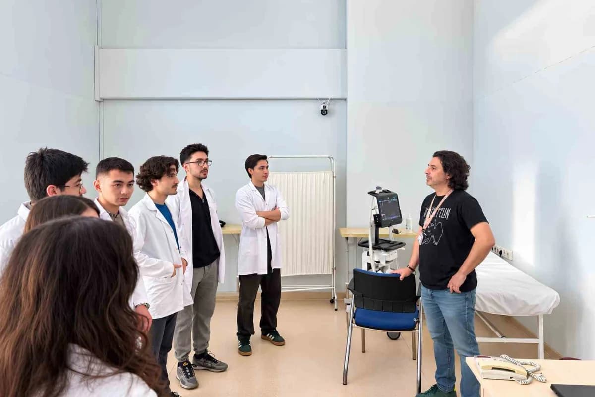 Aydın Adnan Menderes Üniversitesi (ADÜ) Tıp Fakültesi öğrencilerine yönelik eğitimler kapsamında, Erişkin Simülasyon Lab