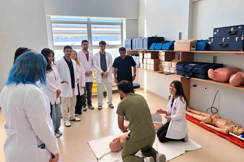 Aydın Adnan Menderes Üniversitesi (ADÜ) Tıp Fakültesi öğrencilerine yönelik eğitimler kapsamında, Erişkin Simülasyon Lab