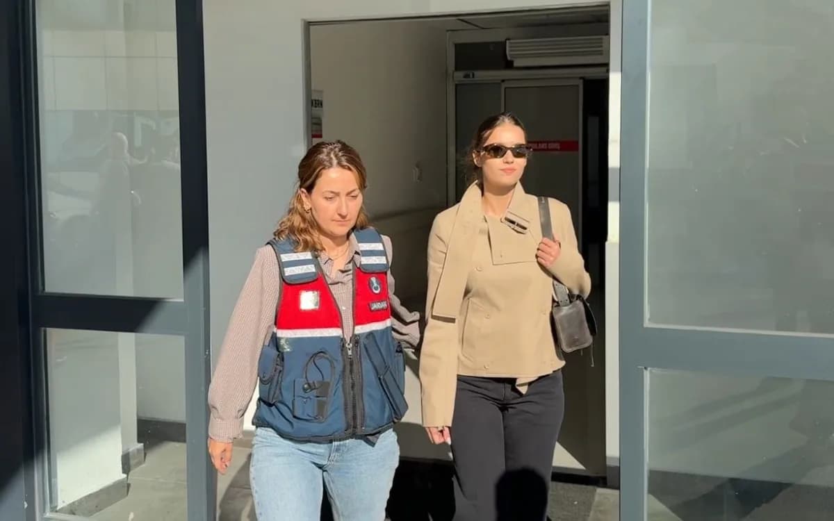Afra Saraçoğlu sağlık kontrolü için Şişli Hamidiye Etfal Eğitim ve Araştırma Hastanesi’nde