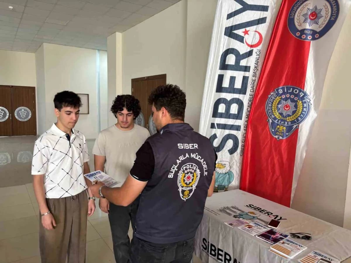 Afyonkarahisar’da polis ekipleri, Afyonkarahisar Sağlık Bilimleri Üniversitesine (AFSÜ) yerleşen bin 250 öğrenciye yönel