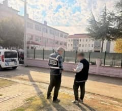 Afyonkarahisar'da polis ekipleri okul çevresi ve park alanlarında huzur denetimi yapıyor