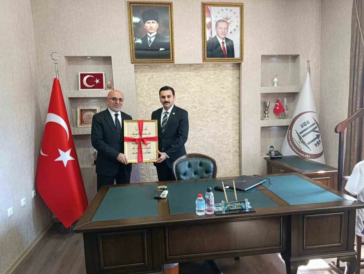 Afyonkarahisar Bayat’ta düzenlenen İlçe Müftüleri Toplantısında katılımcılar ve İl Müftüsü Lütfü İmamoğlu