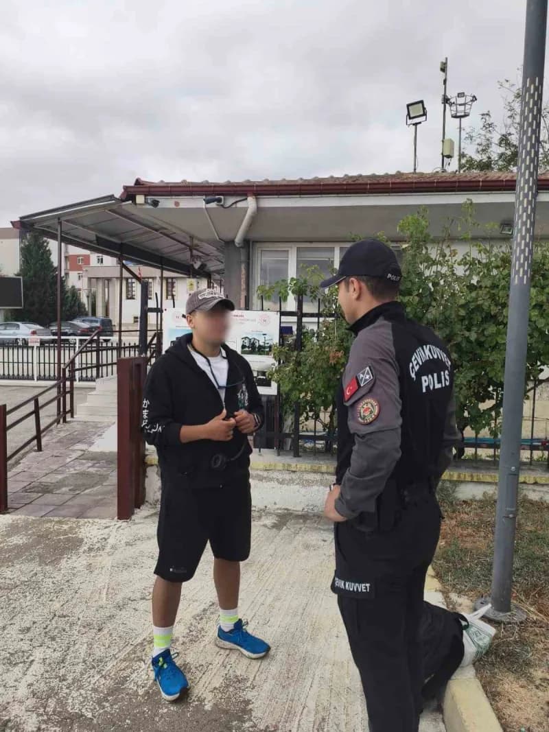 Afyonkarahisar İl Emniyet Müdürlüğü ekipleri, eğitim ve öğretim ortamının huzur ve güven içinde sürdürülmesini sağlamak