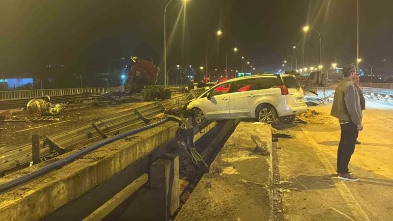 Afyonkarahisar'da tuğla yüklü tır ve otomobillerin karıştığı kazada ortalık savaş alanına dönerken, olayda 1 kişi öldü 7
