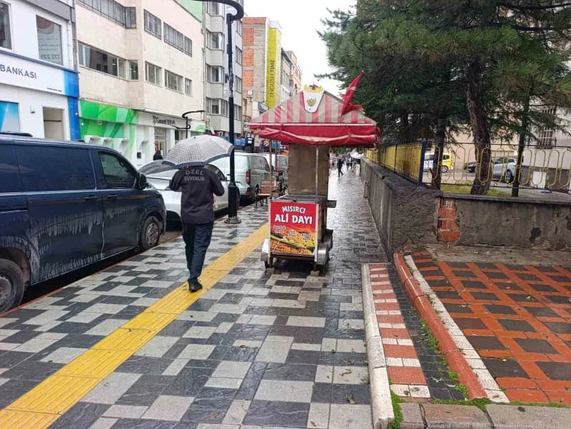 Afyonkarahisar yeni haftaya serin ve yağışlı bir hava başlarken, yağışla birlikte sıcaklıklarda hissedilir derecelerde a
