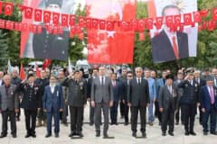 Ağrı’da 19 Eylül Gaziler Günü töreninde şehitlik ziyareti ve gazi ailesi ziyareti