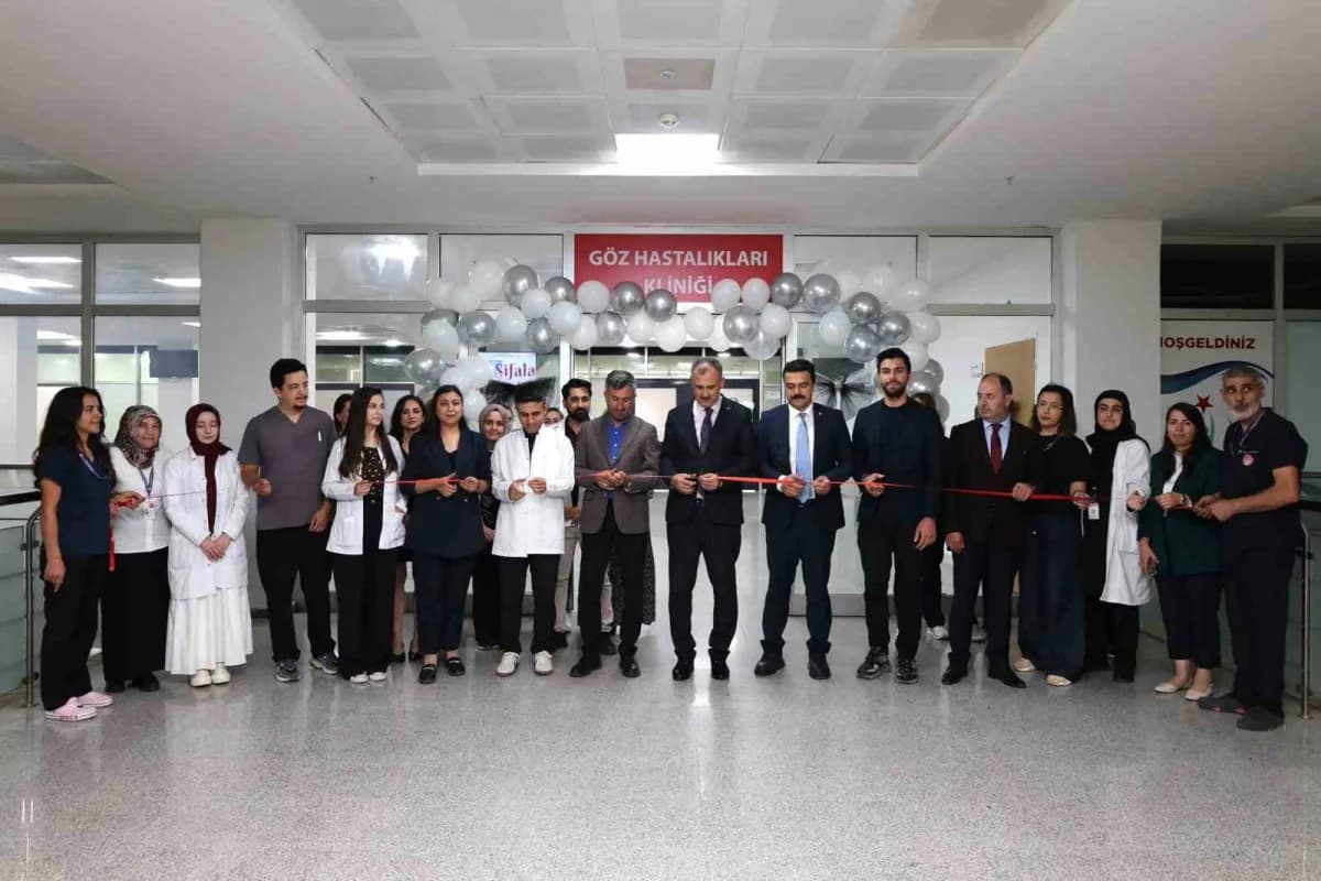 Ağrı Valisi Önder Bozkurt sağlık yatırımlarını yerinde incelerken hastane ziyaretinde