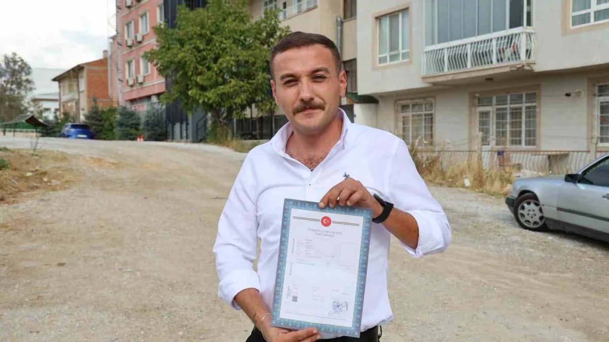 Kırşehir'de otobüs şoförü Yılmaz Bacaksız, dedesinden kalan metruk mezarlık arazisini düzenliyor