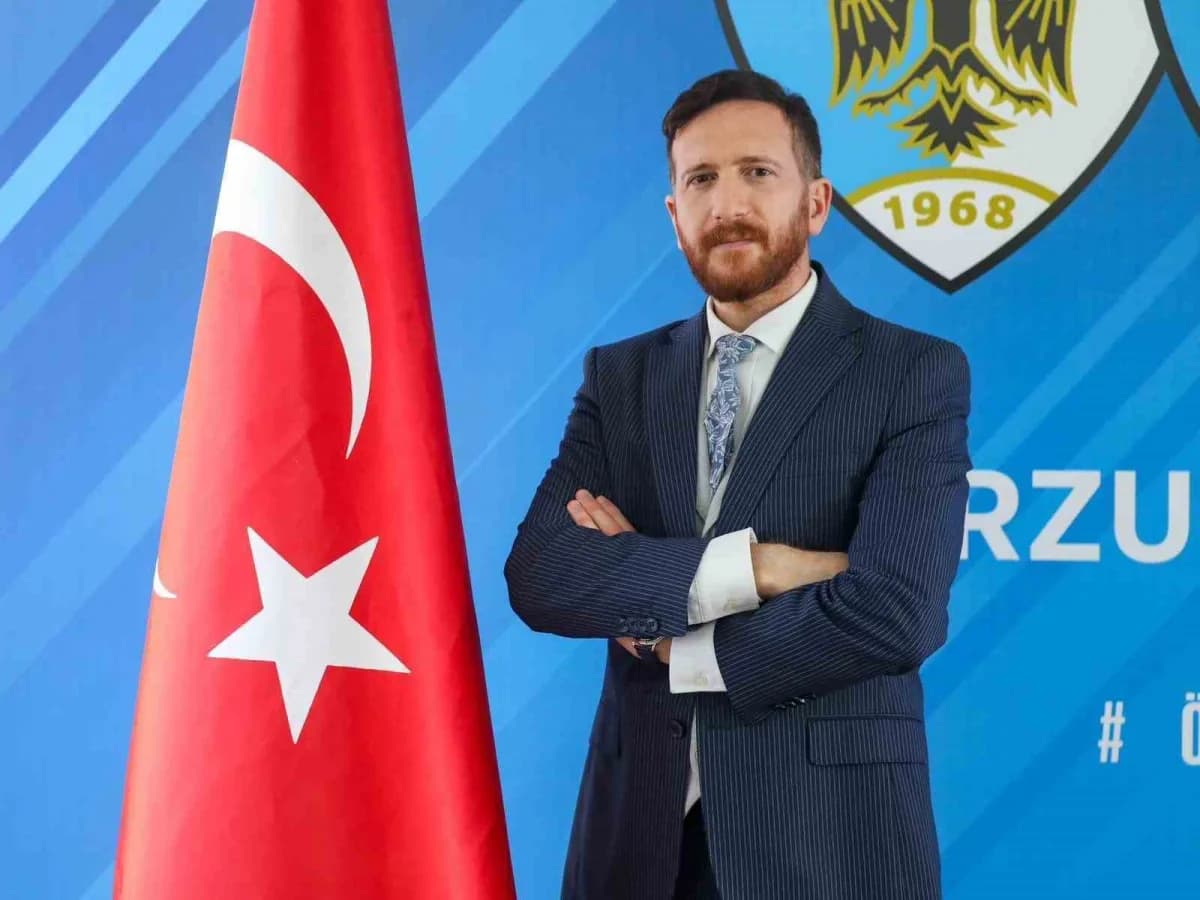 Erzurumspor FK Başkanı Ahmet Dal basın açıklaması yaparken