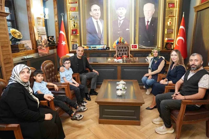 Erzurum’da DMD kas hastası Ahmet Sami Yıldırım’ın yurt dışındaki tedavisi için başlatılan ve 11 aydır süren valilik onay