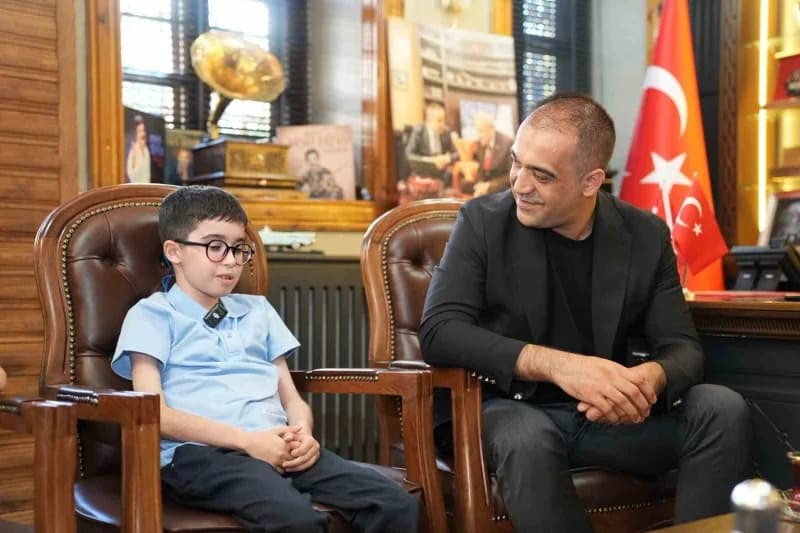 Erzurum’da DMD kas hastası Ahmet Sami Yıldırım’ın yurt dışındaki tedavisi için başlatılan ve 11 aydır süren valilik onay