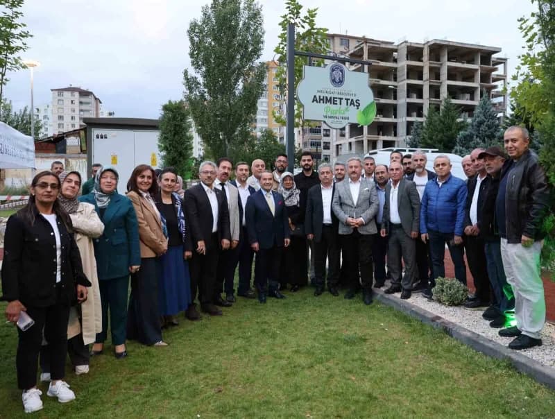Melikgazi Belediyesi'nin Yıldırım Beyazıt Mahallesi'nde 12 bin metrekarelik büyük bir alanda hayata geçirdiği içerisinde