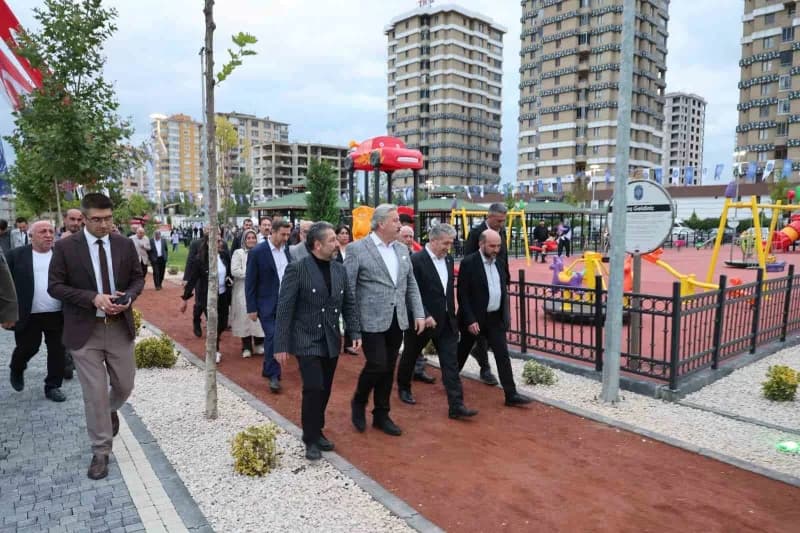 Melikgazi Belediyesi'nin Yıldırım Beyazıt Mahallesi'nde 12 bin metrekarelik büyük bir alanda hayata geçirdiği içerisinde
