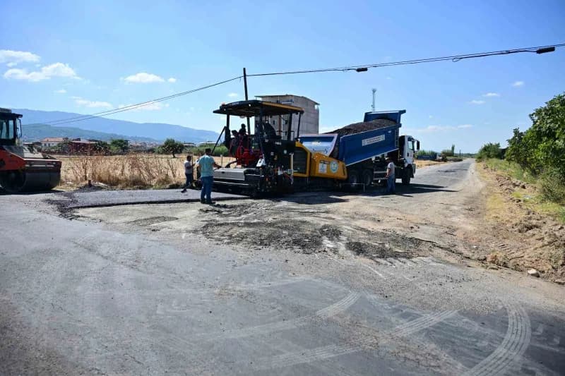 Manisa Büyükşehir Belediyesi, Ahmetli ilçesinde Yol Yapım ve asfaltlama çalışmalarını sürdürüyor. Barbaros Mahallesi Sel