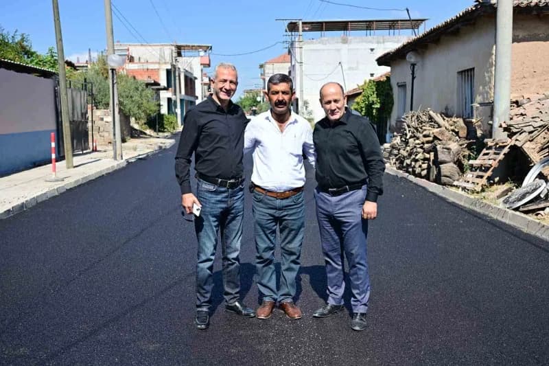 Manisa Büyükşehir Belediyesi, Ahmetli ilçesinde Yol Yapım ve asfaltlama çalışmalarını sürdürüyor. Barbaros Mahallesi Sel