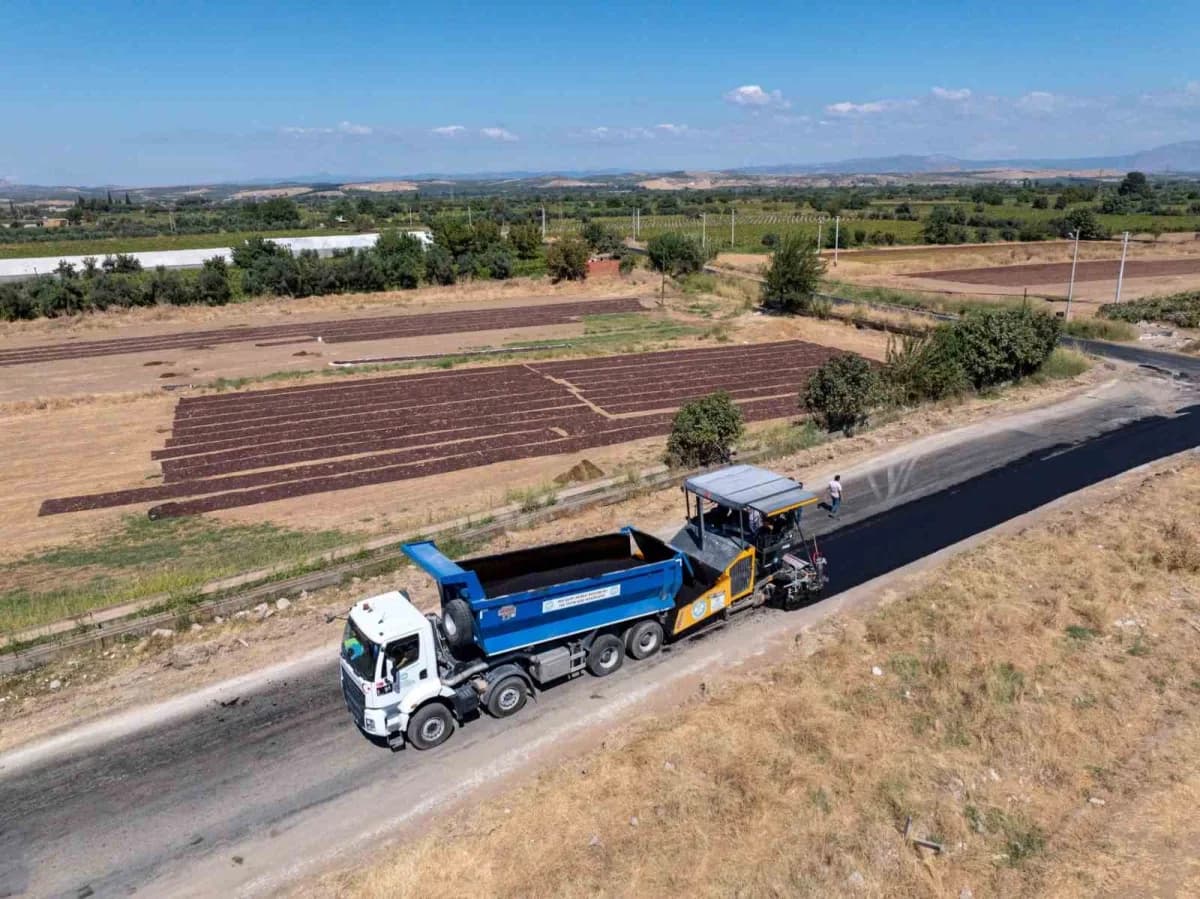 Manisa Büyükşehir Belediyesi, Ahmetli ilçesinde Yol Yapım ve asfaltlama çalışmalarını sürdürüyor. Barbaros Mahallesi Sel