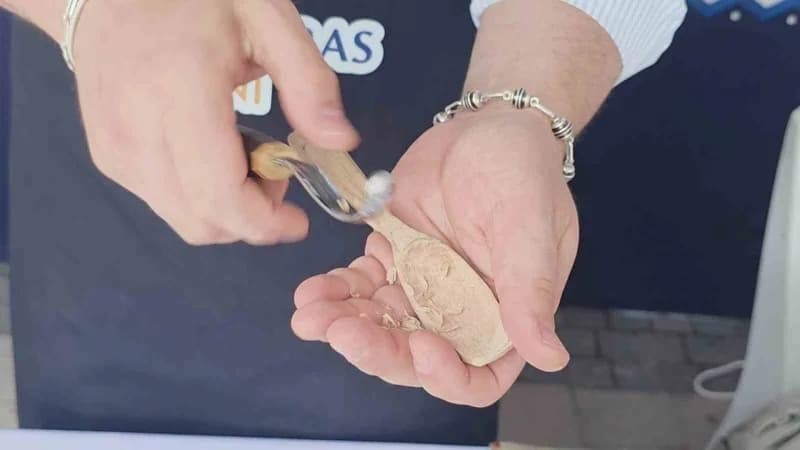 Ahşap kaşık oyma sanatçısı, geleneksel sanatı günümüz formlarıyla buluşturuyor