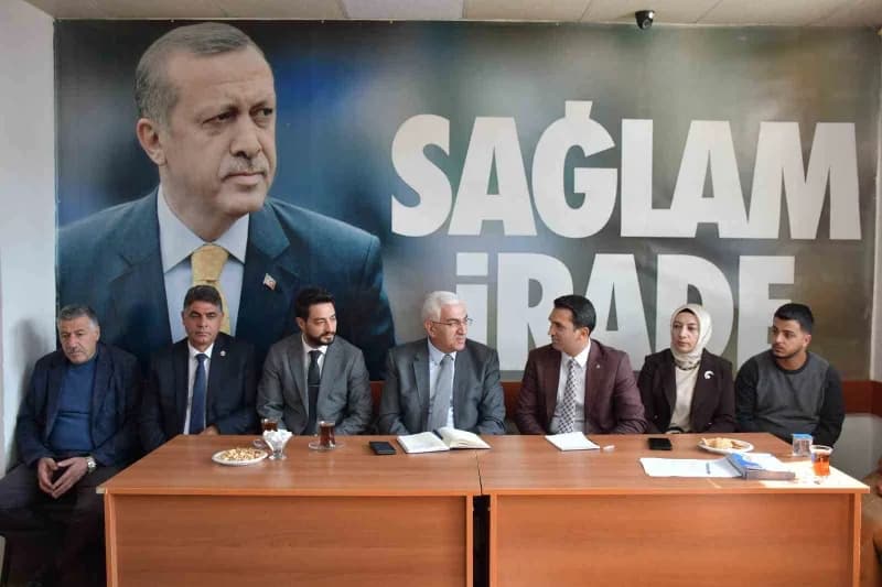 Türkiye Yüzyılı Buluşmaları için Kars’a gelen AK Parti Erzurum Milletvekili Öz, Sarıkamış’ta esnaf ve teşkilatla buluştu