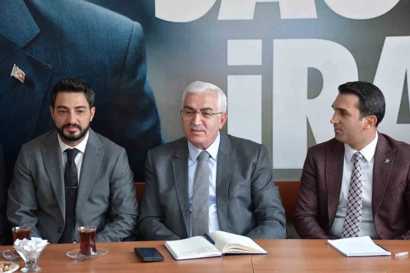 Türkiye Yüzyılı Buluşmaları için Kars’a gelen AK Parti Erzurum Milletvekili Öz, Sarıkamış’ta esnaf ve teşkilatla buluştu