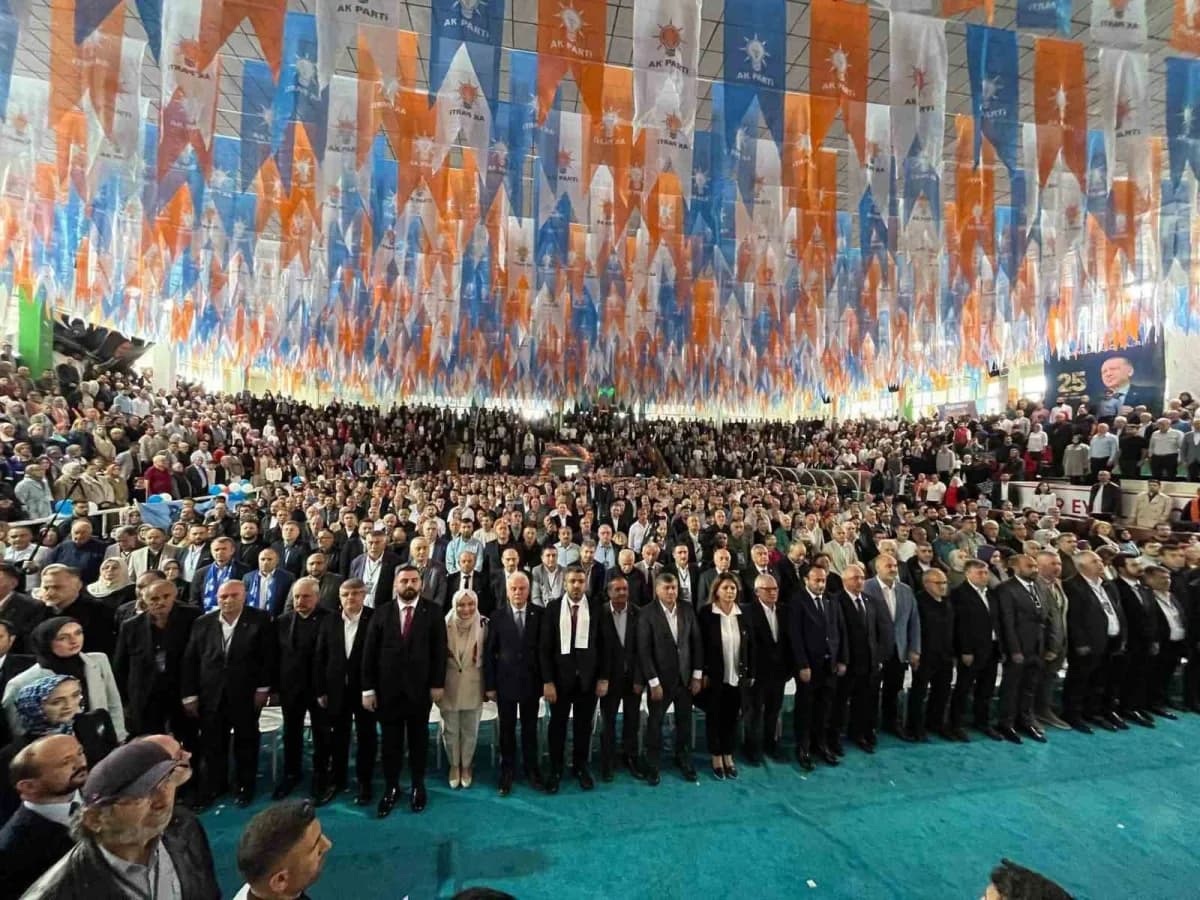 AK Parti Giresun İl Danışma Meclisi Toplantısı’nda kalabalık spor salonu ve partililer