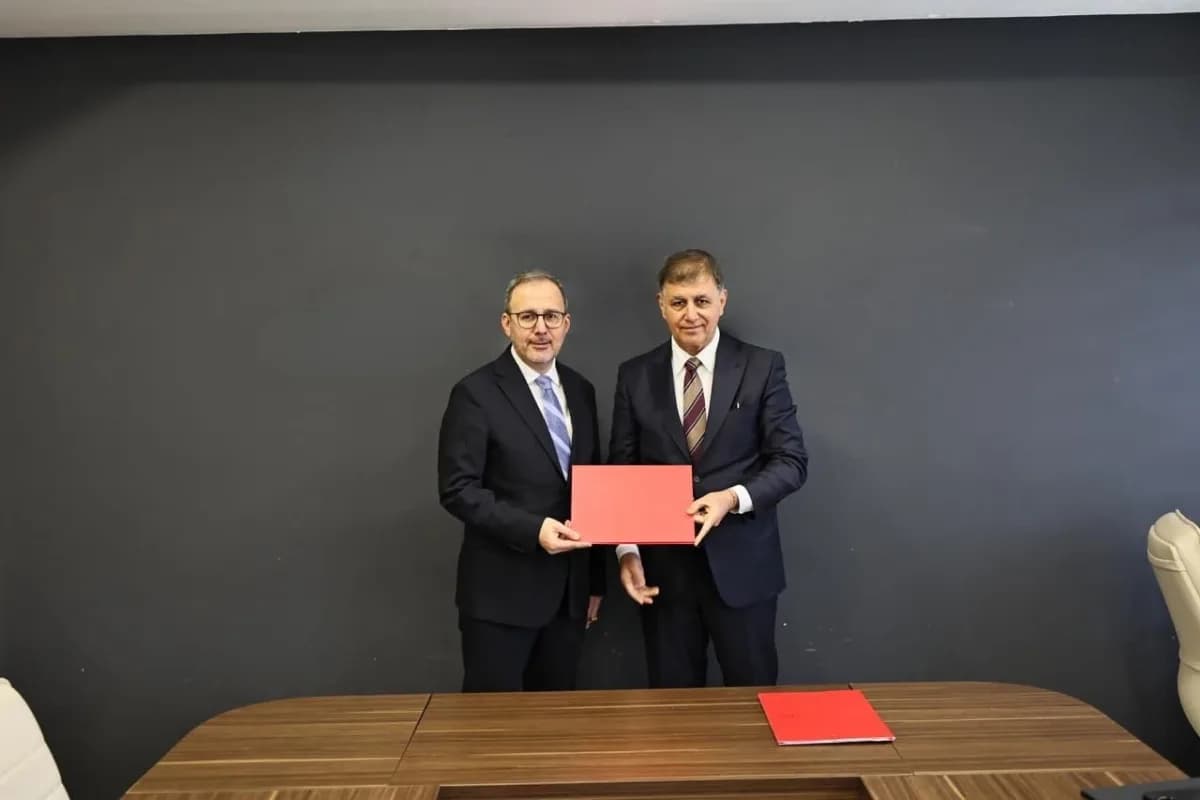 Önceki dönem Gençlik ve Spor Bakanı, AK Parti İzmir Milletvekili dr. Mehmet Kasapoğlu, İzmir Büyükşehir Belediye Başkanı