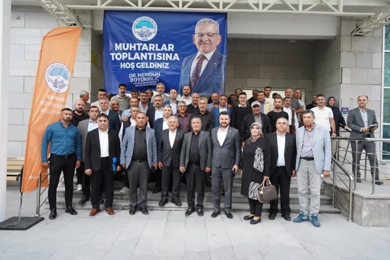 AK Parti Kayseri İl Başkanı Hüseyin Okandan, Kayseri Büyükşehir Belediye Başkanı Memduh Büyükkılıç ve teşkilat mensuplar