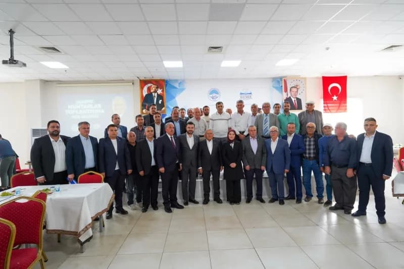 AK Parti Kayseri İl Başkanı Hüseyin Okandan, Kayseri Büyükşehir Belediye Başkanı Memduh Büyükkılıç ve teşkilat mensuplar