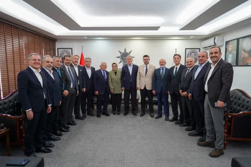 AK Parti Kayseri İl Başkanlığı’nda düzenlenen istişare toplantısından katılımcılar