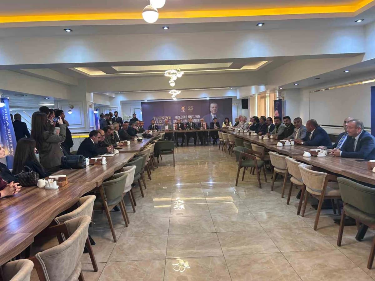 AK Parti Genel Başkan Yardımcısı Hüseyin Yayman, Van’da katıldığı Türkiye Yüzyılı Buluşmaları programında yaptığı konuşm