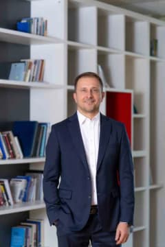 Akbank internet bankacılığı geliştirme sürecinde yapay zekâ destekli çalışma modeli