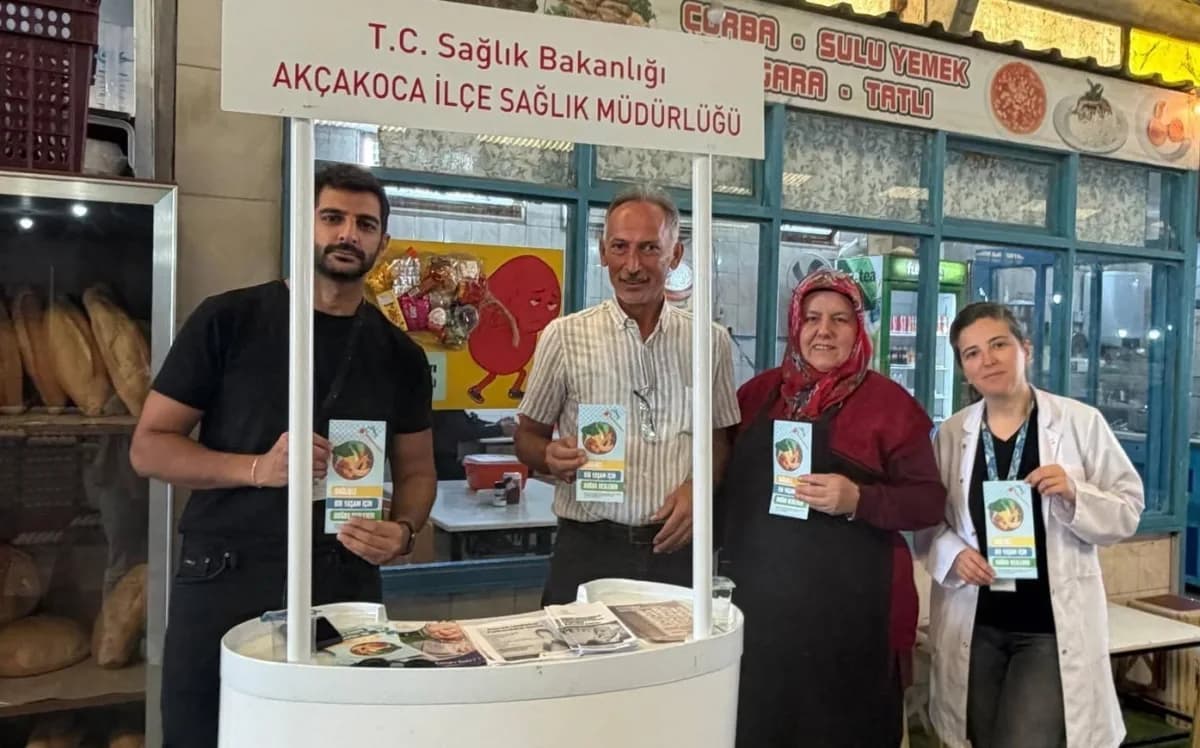 Düzce’nin Akçakoca ilçesinde Şekere Dikkat Haftası kapsamında vatandaşlara sağlıklı beslenme konusunda bilgilendirme yap