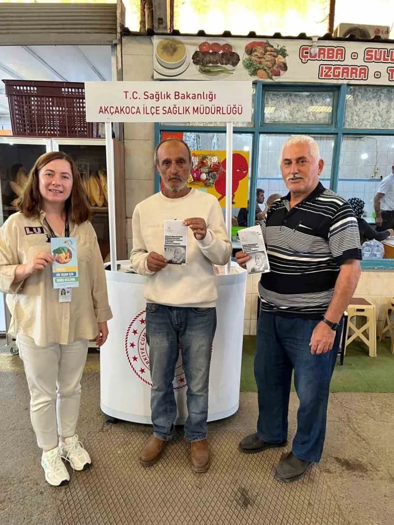 Düzce’nin Akçakoca ilçesinde Şekere Dikkat Haftası kapsamında vatandaşlara sağlıklı beslenme konusunda bilgilendirme yap