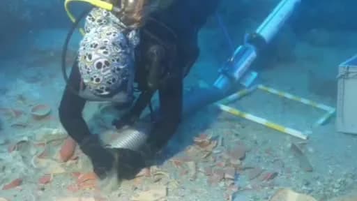 Antalya Adrasan açıklarında bulunan 2100 yıllık seramik sofra takımı ve kazı çalışmaları