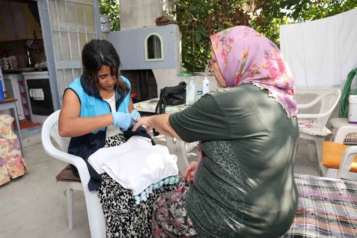 Mersin'in merkez ilçe Akdeniz Belediyesi, yalnız yaşayan, engelli ve yaş almış vatandaşların günlük yaşamlarını kolaylaş