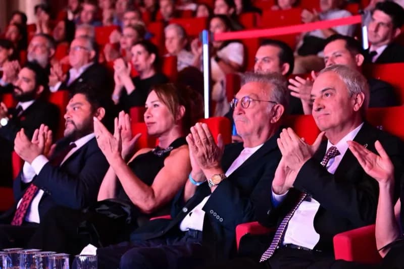 Bu yıl ikincisi düzenlenen Uluslararası Akdeniz Tiyatro Ödülleri, Erdem Bayazıt Kültür Merkezi'nde düzenlenen görkemli t