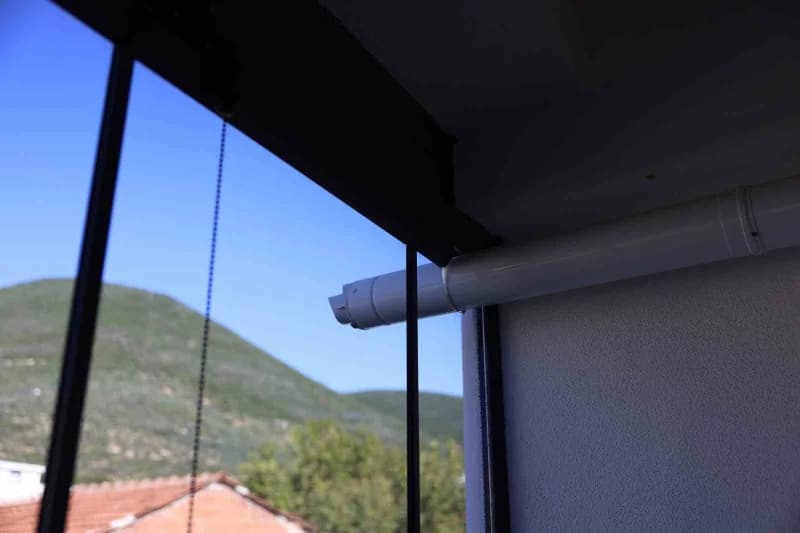 Kombi ve baca sistemlerinin kış öncesi bakımı için kontrol edilen doğal gaz tesisatı
