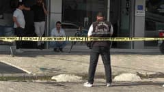 Aksaray’da 7 katlı binanın önünde polis ve sağlık ekipleri olay yerinde inceleme yapıyor
