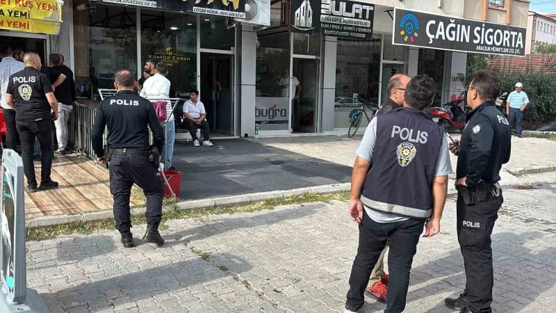 Aksaray'da 7 katlı binanın 5. Katındaki dairenin balkonundan düşen 49 yaşındaki adam ağır yaralandı.
