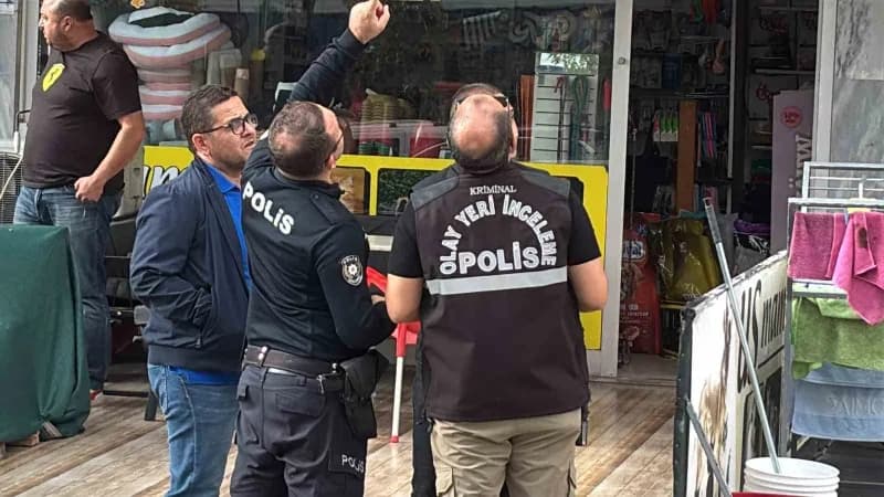 Aksaray'da 7 katlı binanın 5. Katındaki dairenin balkonundan düşen 49 yaşındaki adam ağır yaralandı.