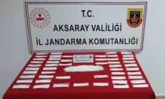 Aksaray'da jandarma ekipleri uyuşturucu operasyonu sırasında ele geçirilen maddeleri inceliyor