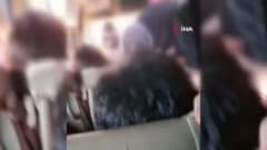 Aksaray'da aşırı yolcu alınmış öğrenci servis minibüsünde öğrenciler birbirlerinin kucağında oturuyor
