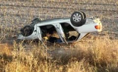 Aksaray Yeşilova yolunda tarlaya uçan ve takla atan otomobil kazası sonrası görüntü
