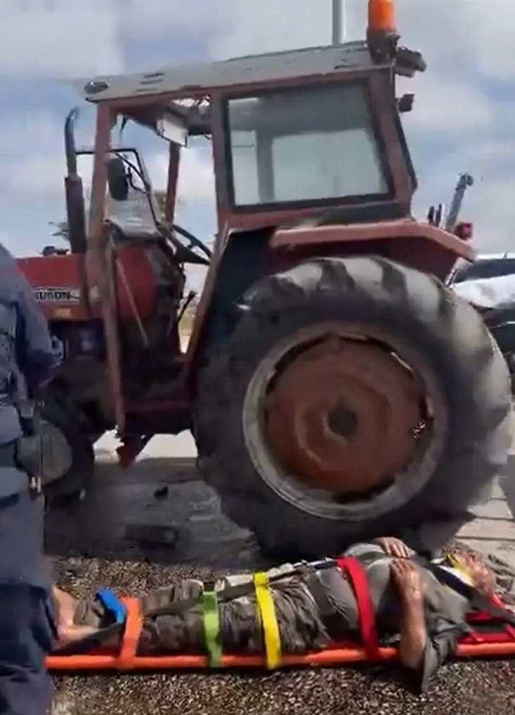 Aksaray’da traktör ile pikabın çarpışması sonucu meydana gelen trafik kazasında 2 kişi yaralandı.