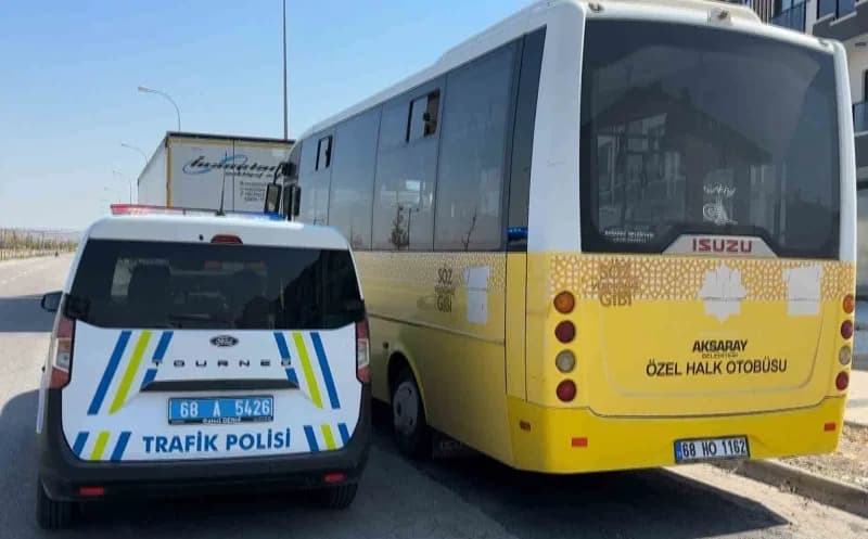 Aksaray’da minibüs durağında şoförler arasında çıkan yolcu kavgasında silahlar ateşlendi. Kavgada sinirlenip kalp krizi